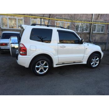 Дефлекторы окон для Mitsubishi Pajero Wagon 3 '00-07, 3d (Cobra Tuning)